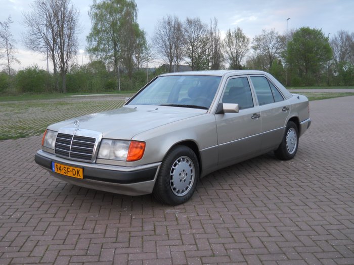 Mercedes-Benz - W124 300 E - NO RESERVE - 1989