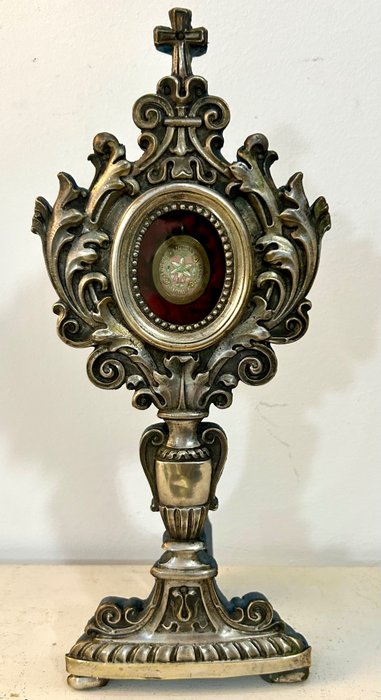  Ereklyetartó - Fa, Fából és ezüstözött sárgarézből - Ősi nápolyi monstrancia ereklyetartója, négy női szent ereklyéivel. Ezüstös sárgarézben, XIX 