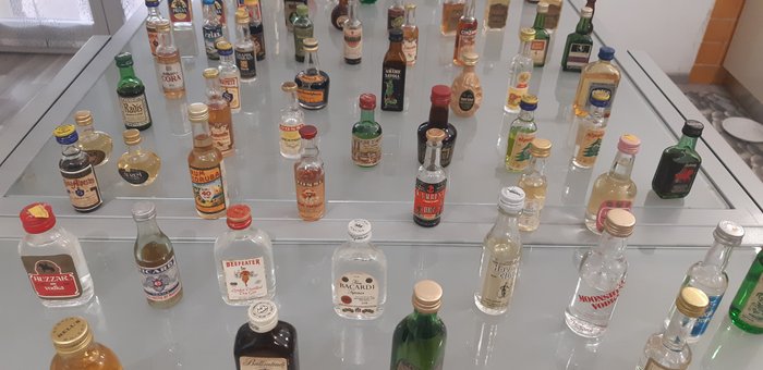 Miniature Bottle Collection - Whisky, Cognac,  Brandy, Spirits & Liqueurs  - b. anii `60, anii `70, anii `80 - 2cl-10cl - 100 sticle