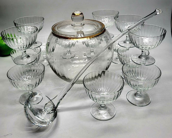 餐桌用具 (16) - 光学 - 玻璃, 马其顿桑格利亚汽酒