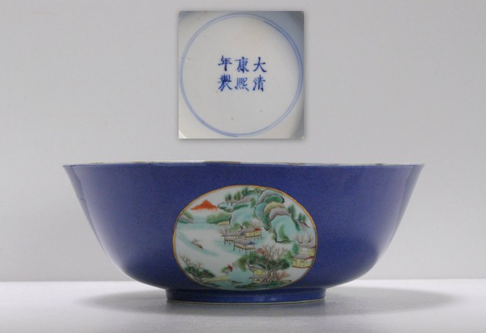 Cuenco grande Famille Verte de color azul polvoriento "Ocupaciones nobles" - Kangxi Mark - Porcelana - China - Siglo XIX-XX