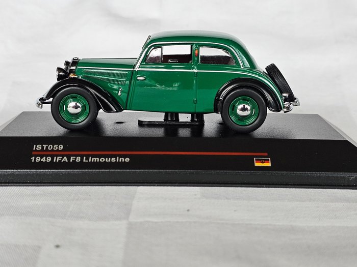 1:43 - Modellino di auto - IFA F8 Limousine 1949 - N. 059