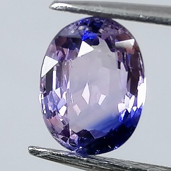 Bicolor Sapphire - 0.81 ct