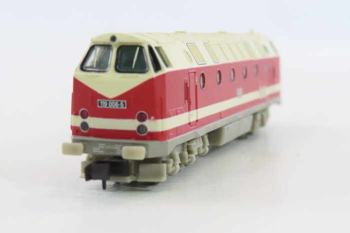 Brawa N - 1400 - 柴油液壓火車 (1) - BR 119 - DR (DDR)